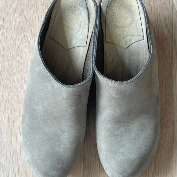 No. 6 Gray and Tan Mules with Wooden Platform - Picture 13 of 13